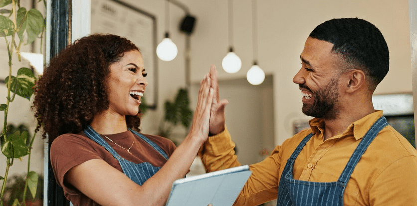 Empreendedores comemorando